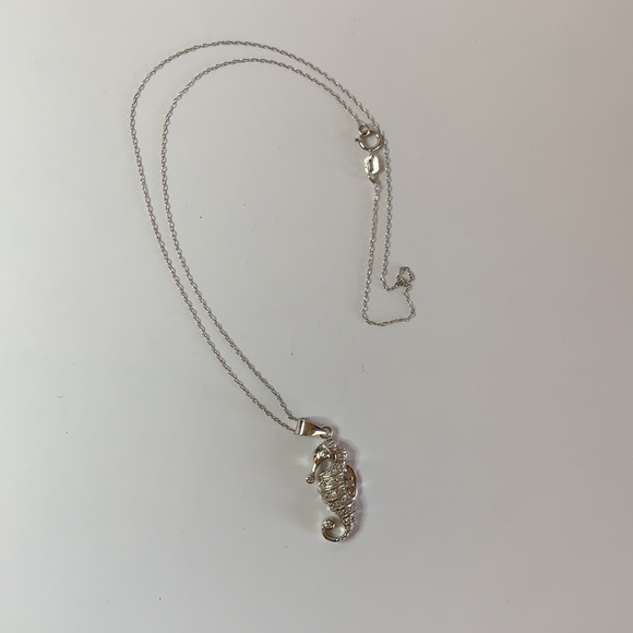 Sterling silver sea horse pendant necklace - Picture 2 of 3